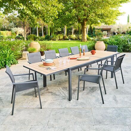Ausziehbares Garten-Tischset EVASION + 12 Sessel ESSENTIA Honig & Graphite