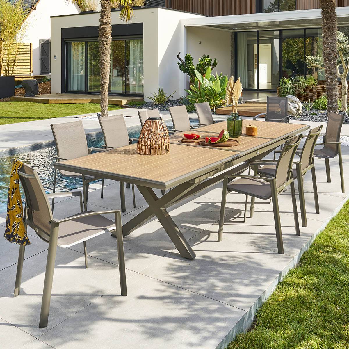 Ausziehbarer Gartentisch AXIOME Holzeffekt Honey / Praline 12 Plätze - Epoxy-beschichtetes Aluminium Honey / Praline