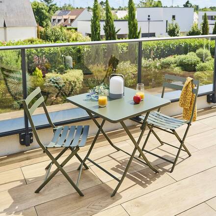Quadratischer klappbarer Gartentisch GREENSBORO Lorbeergrün 2 Plätze - Epoxy-beschichteter Stahl, Verstärkter Rostschutz