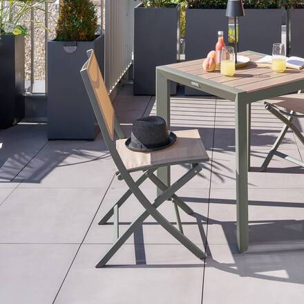 4er-Set klappbare Gartenstühle ESSENTIA Leinen / Lorbeergrün Epoxidharz behandeltes Aluminium, Texaline