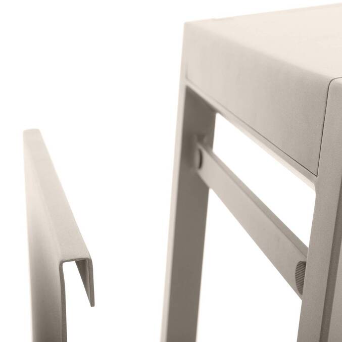 Quadratischer Gartenbeistelltisch ALLURE Ton 55 x 45 x 55 cm - Aluminium epoxidbeschichtet Lehm