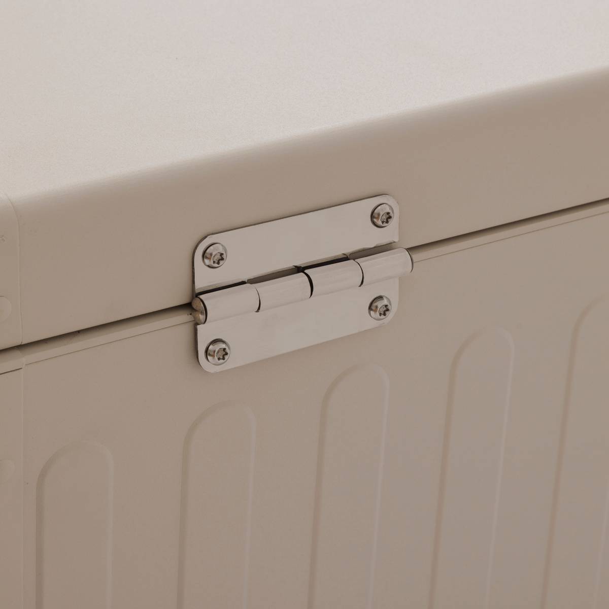 Aufbewahrungstruhe EDENIO Ton 670 L - Verzinkter Stahl, Epoxidharzbeschichtetes Aluminium Lehm