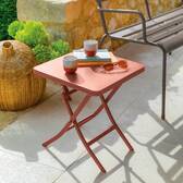 Quadratischer klappbarer Gartenbeistelltisch GREENSBORO Mahagoni 40 x 40 cm - Stahl, Verstärkter Rostschutz Mahagonibraun