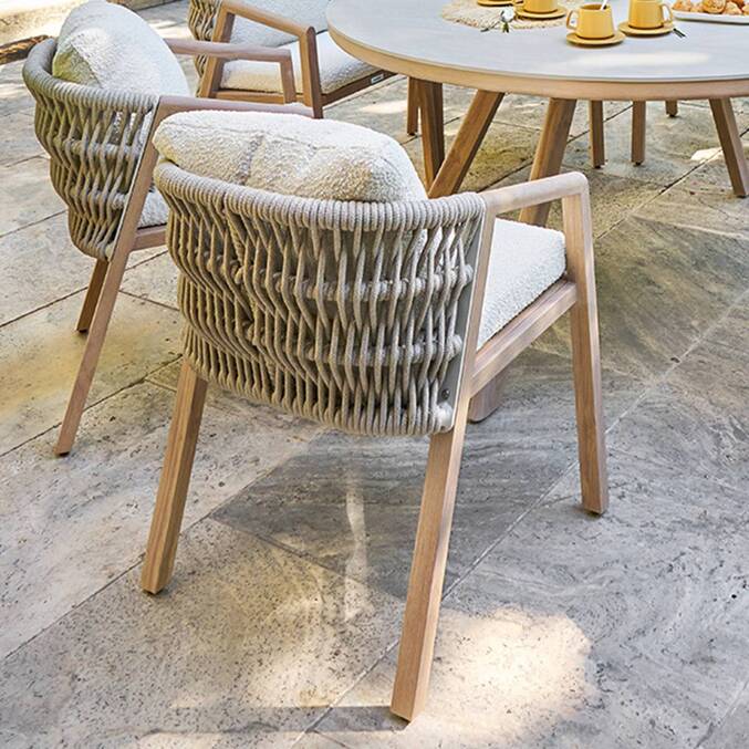 Gartenstuhl mit Armlehnen MYLORE Beige / Honey Epoxidharz behandeltes Aluminium, Recyceltes Polyester Beige / Honig