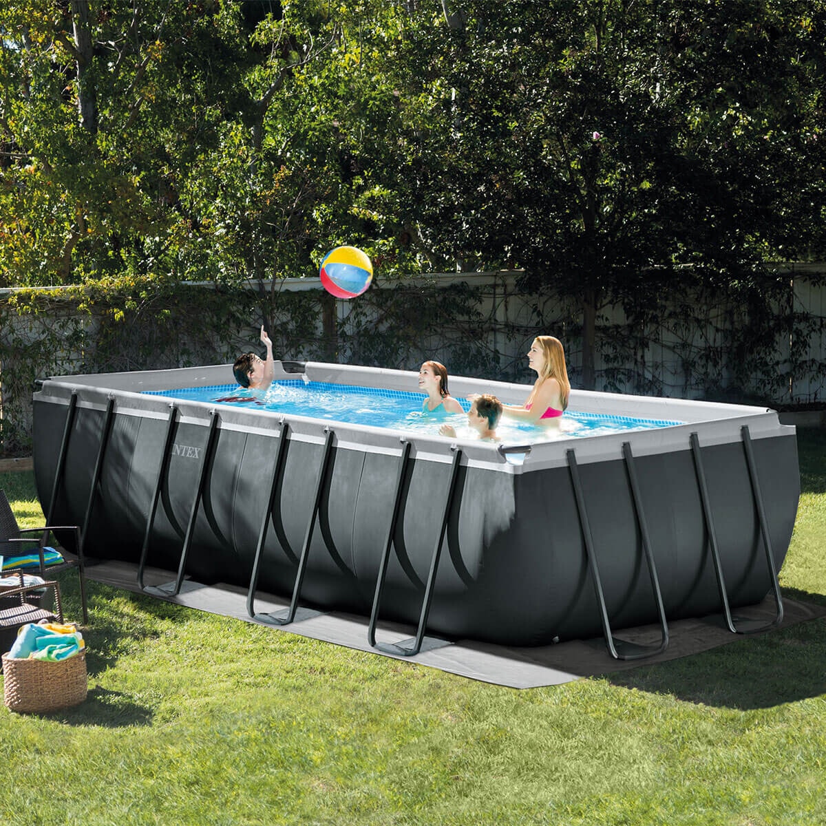 Above ground metal framepool Ultra Silver Hespéride | The INTEX Ultra Pool Kit you to build your own large pool yourself. A large swimming pool This pool is large enough to