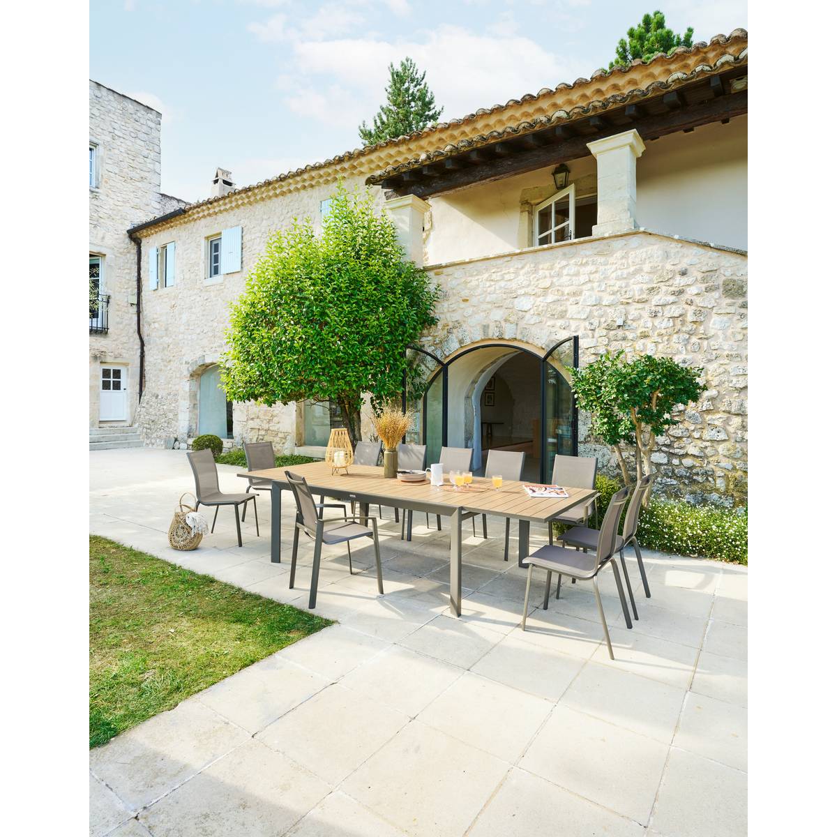 Stackable garden chair AXANT Wengé / Praline Epoxy-treated aluminum, Texaline Wengé / Praline