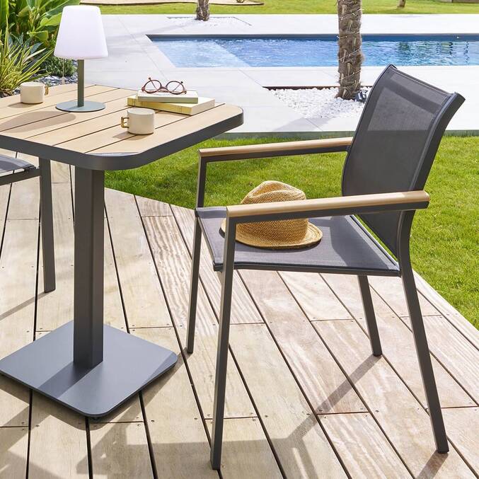 Stackable garden chair with arms ESSENTIA Anthracite, Graphite / Acacia Epoxy-treated aluminum, FSC® certified acacia, Texaline Anthracite / Graphite / Acacia