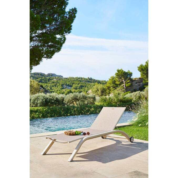 Sun lounger JIMANI Badianne / Clay 2 wheels - Epoxy-coated aluminum, Texaline3821