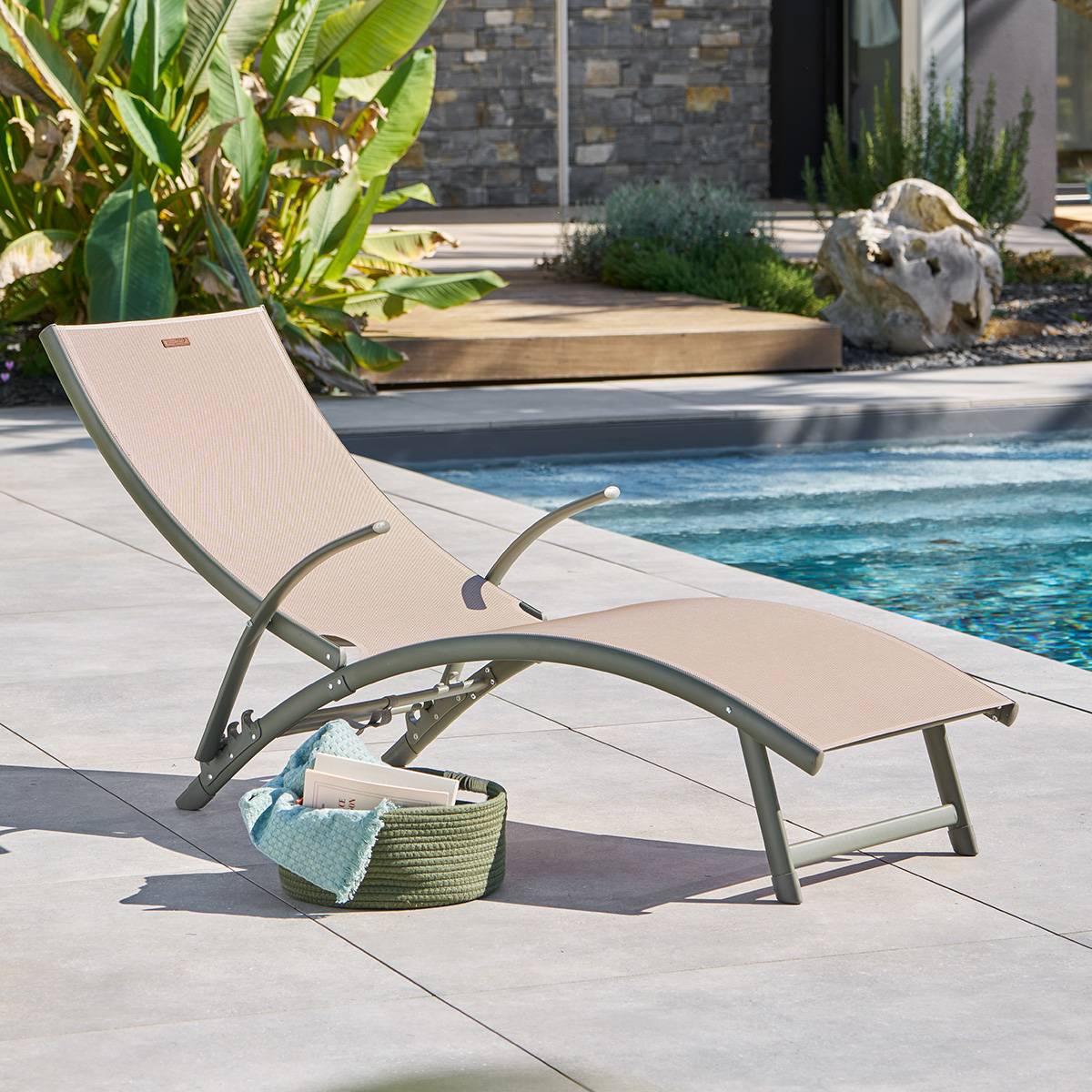 Sun lounger SAMBA Linen / Laurel green 4 positions - Epoxy-treated aluminum, Texaline Linen / Laurel