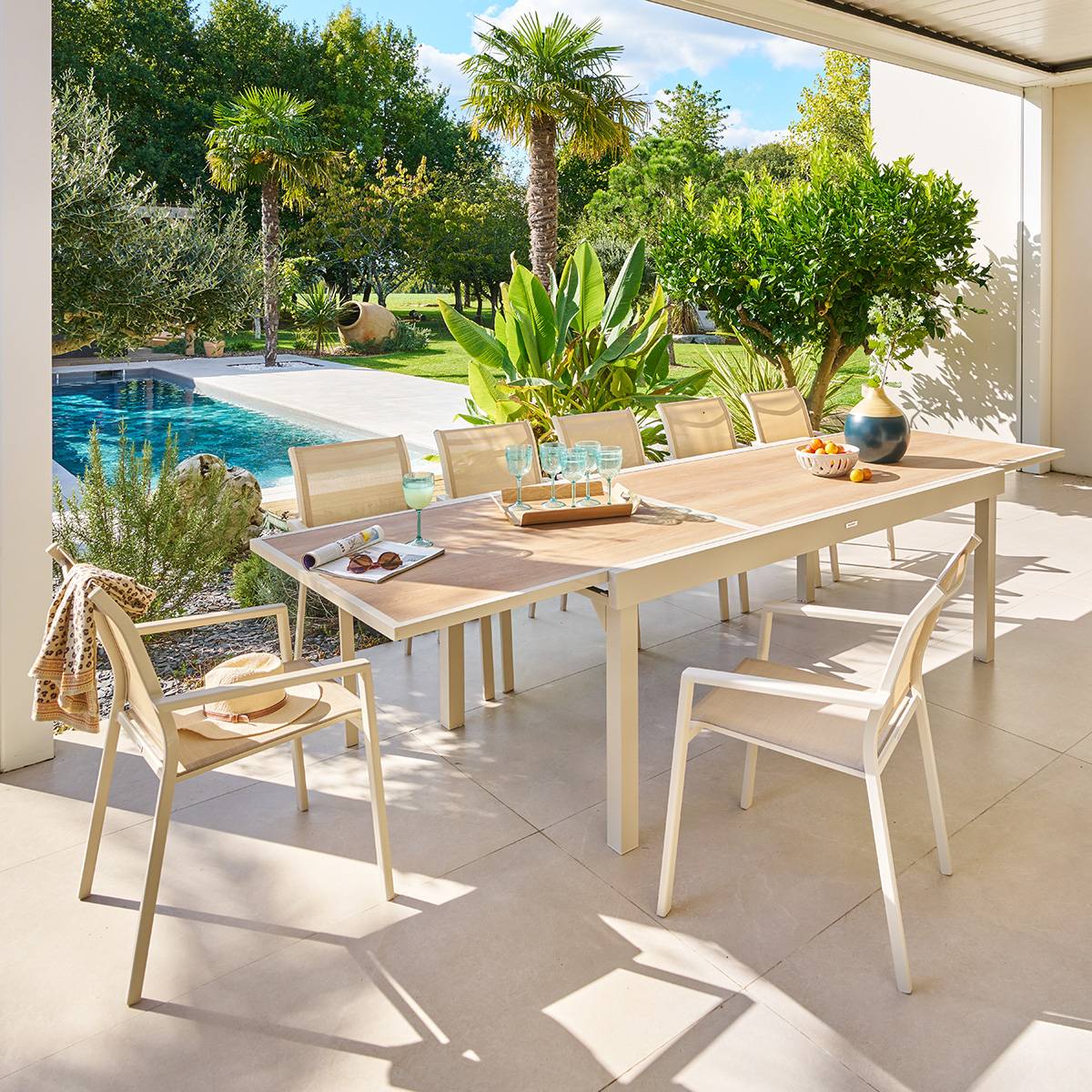 Rectangular extendable garden table PIAZZA Spelt / Clay 12 seats - Epoxy-coated aluminum, Tempered glass Spelt / Clay