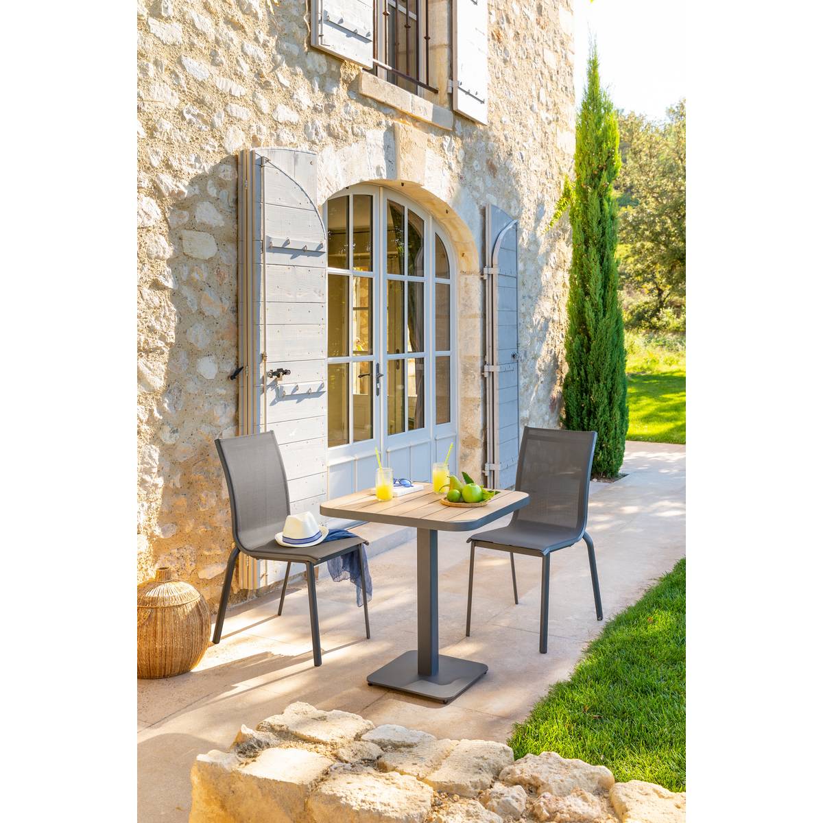 Mesa bistró TYLA Acacia / Grafito 2 plazas - Acero tratado con epoxi, Acacia certificada FSC® Acacia / Grafito