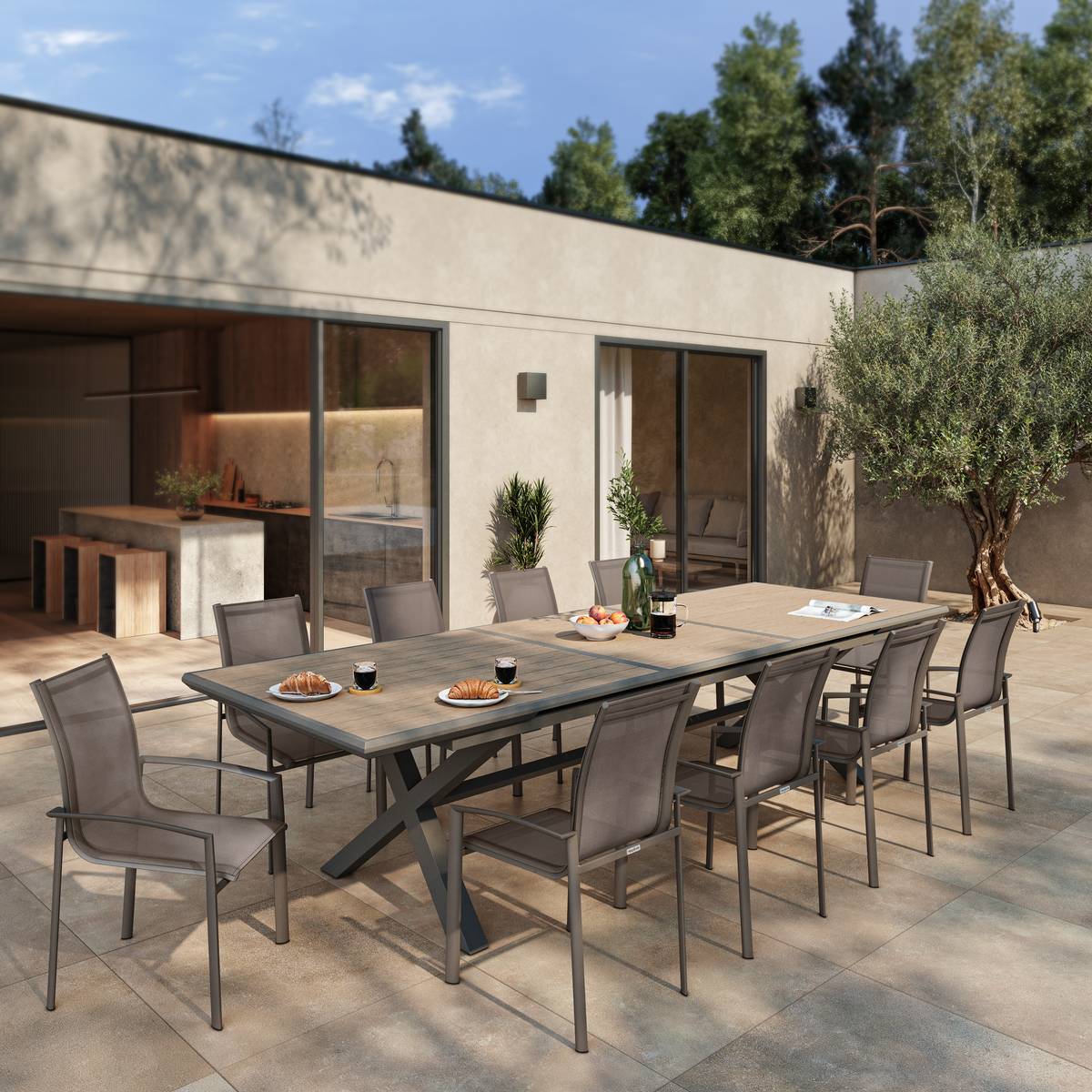 Silla de jardín con reposabrazos apilable AXANT Wengé / Praline Aluminio tratado con epoxi, Texaline Wengé / Praliné
