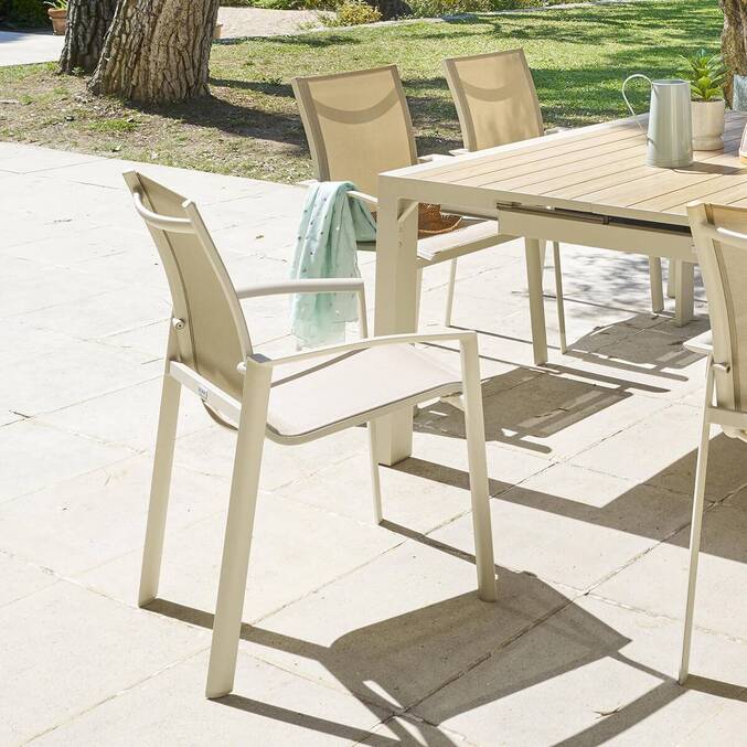 Silla de jardín con reposabrazos apilable AXANT Lino / Arcilla Aluminio tratado con epoxi, Texaline Lino / Arcilla