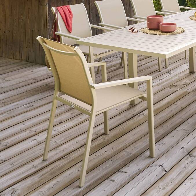 Silla de jardín con reposabrazos apilable ESSENTIA Lino / Arcilla Aluminio tratado con epoxi, Texaline Lino / Arcilla