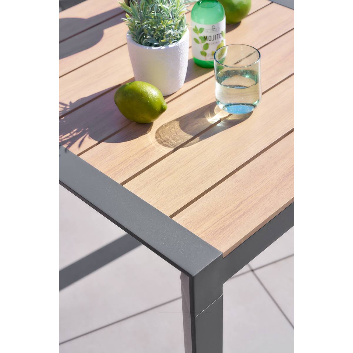 Mesa de jardín ÉVASION Efecto madera Honey / Graphite 2 plazas - Aluminio tratado con epoxi, Lamas de aluminio efecto madera Efecto madera Honey / Grafito
