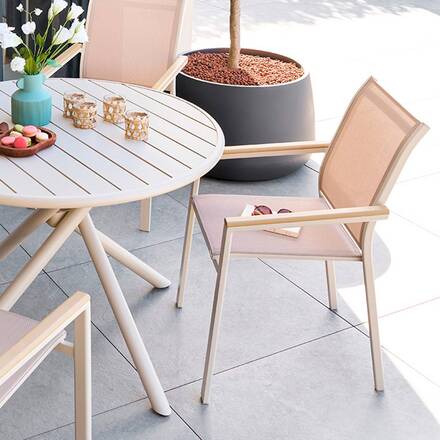 Silla de jardín con reposabrazos ESSENTIA Arcilla