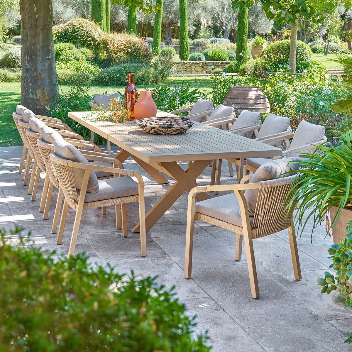Conjunto mesa de jardín extensible XENIA + 12 sillones PAPOUASIE Eucalipto 12 plazas - Eucalipto certificado FSC® Eucalipto