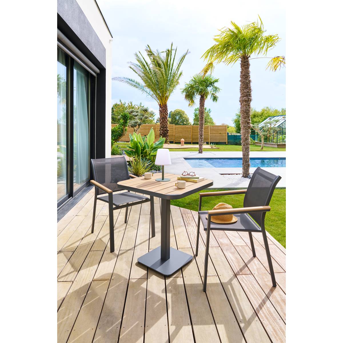 Table de jardin bistro TYLA Acacia & Graphite 2 places - Acier traité époxy, Acacia certifié FSC® Acacia / Graphite