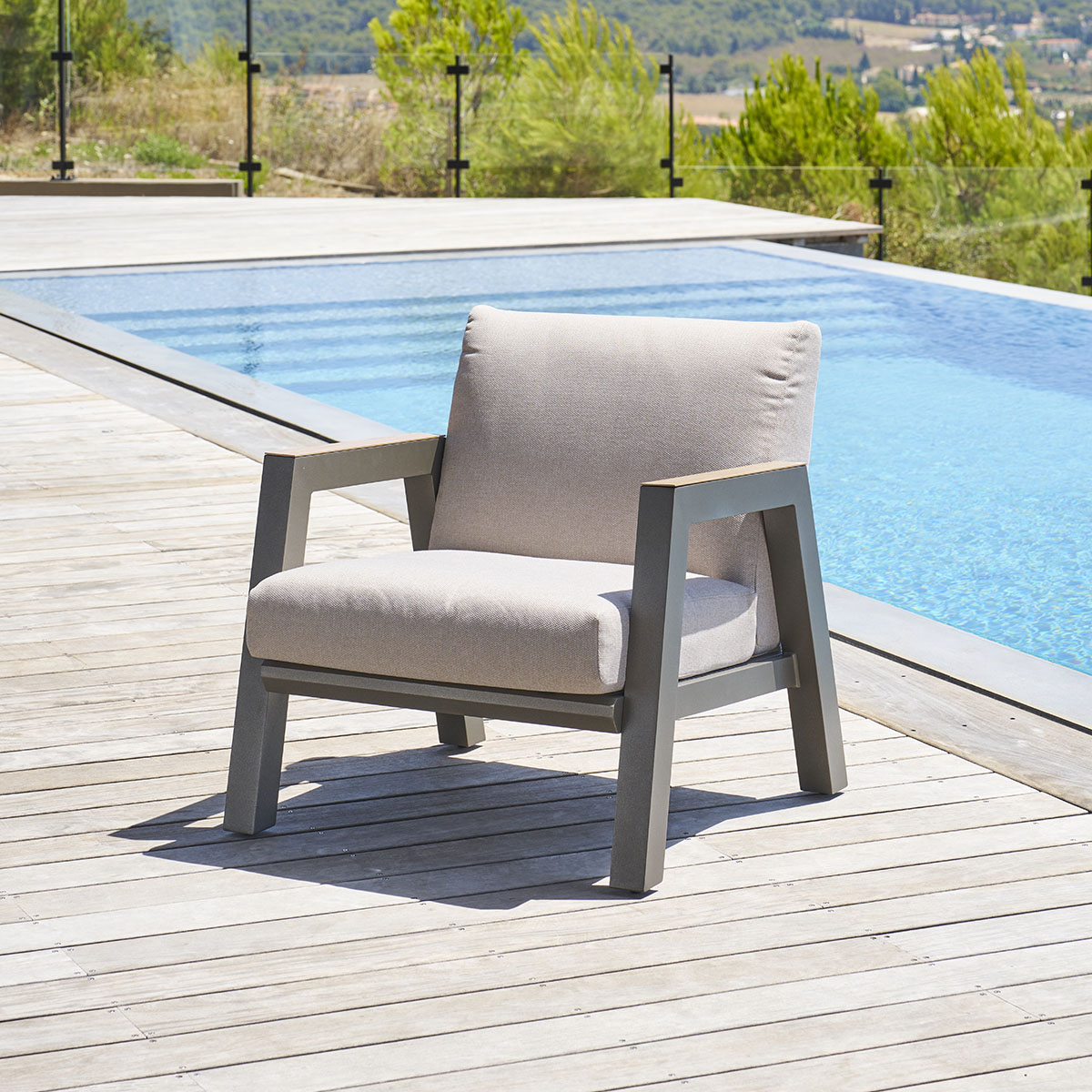 Fauteuil de salon de jardin AXIOME Praline Aluminium traité époxy, Texaline, Polyester Beige / Praline