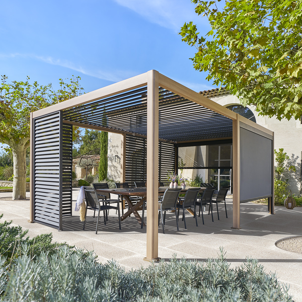 Pergola bioclimatique électrique EVORA Honey 6 x 3,6 m - Structure et lames doubles en aluminium Honey / Graphite