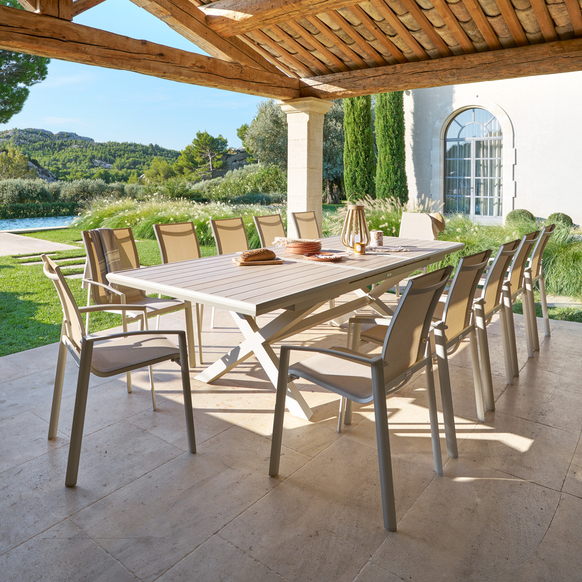Table de jardin extensible AXIOME Effet bois Lin & Argile 12 places - Aluminium traité époxy Effet bois Lin / Argile