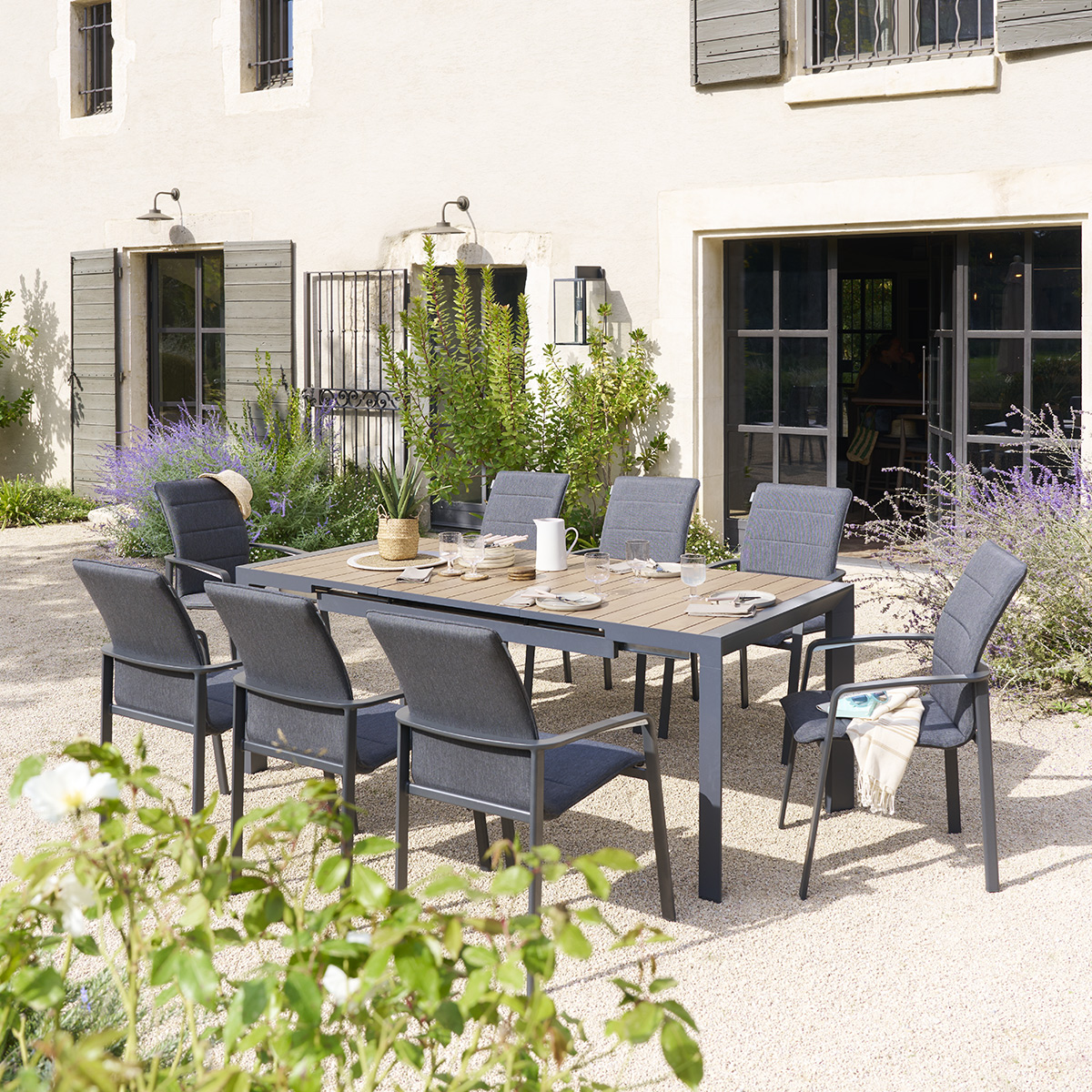 Table de jardin extensible ÉVASION Effet bois Honey & Graphite 8 places - Aluminium traité époxy, Lattes aluminium effet bois Effet bois Honey / Graphite