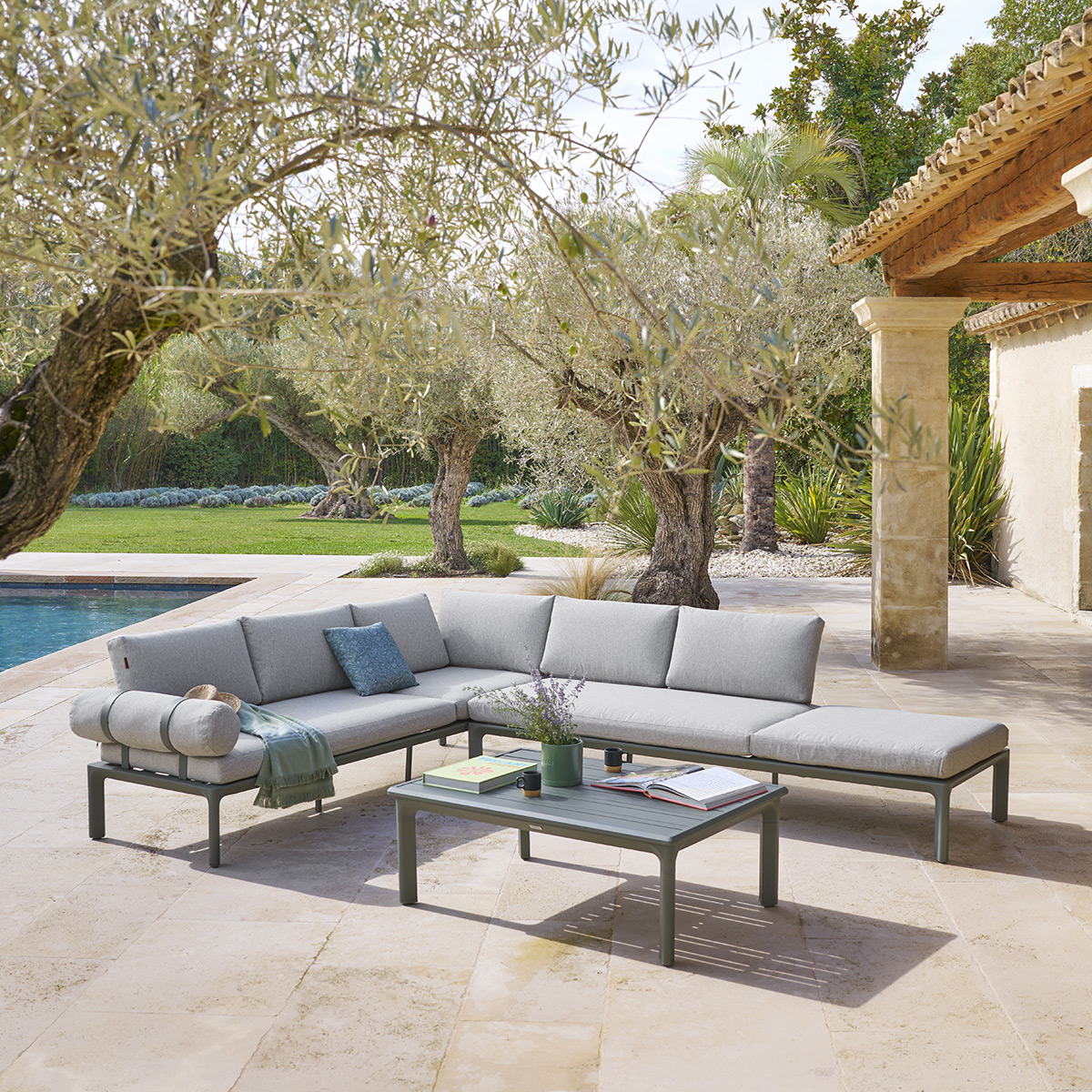Salon de jardin DILORS Vert laurier 6 places - Aluminium traité époxy, Polyester Vert laurier