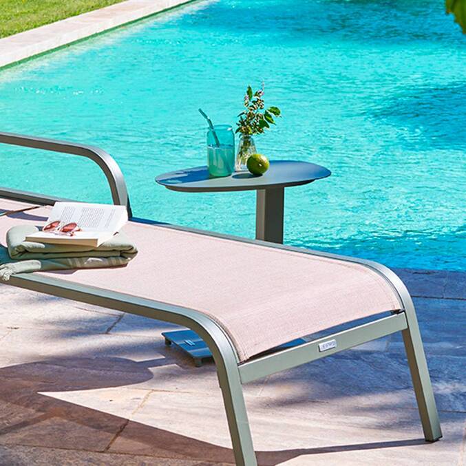 Table d'appoint de jardin ovale VENUZIA Vert laurier 50 x 30 x 50 cm - Aluminium traité époxy3795