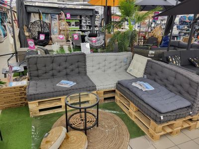 LA FOIR'FOUILLE DE L'ISLE D'ABEAU - distributeur officiel Hespéride