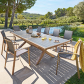 Tavolo da giardino estensibile AXIOME Miele & Grafite + 10 poltrone impilabili AXANT 1 tavolo da giardino allungabile 10 posti e 10 poltrone impilabili Miele / Grafite