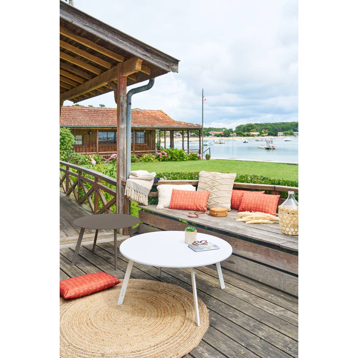 Mesa auxiliar de jardim redonda SAONA Tonka 70 x 40 cm - Aço tratado com epóxi, Tratamento antiferrugem reforçado Tonka