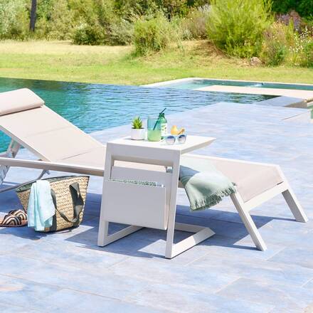 Mesa auxiliar de jardim quadrada ALLURE Argila 55 x 45 x 55 cm - Alumínio tratado com epóxi
