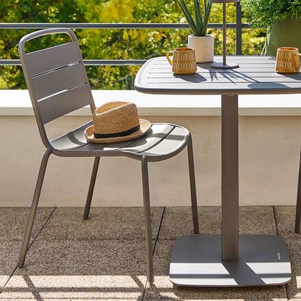 Cadeira de jardim ALEGORIA Café Aço com tratamento epóxi, Tratamento antiferrugem reforçado