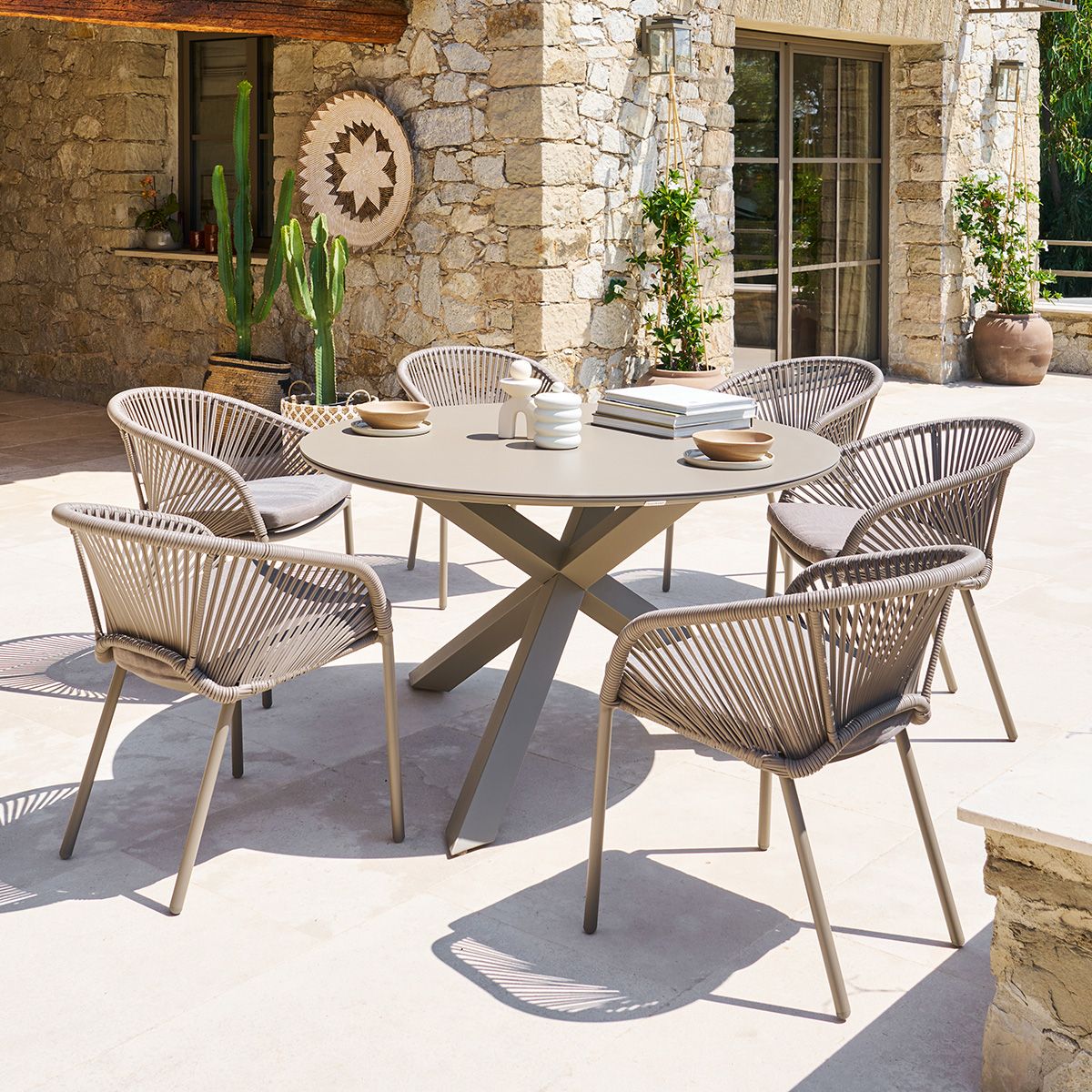 Conjunto de mesa de jardim + 6 poltronas ORYON Café 6 lugares - Alumínio tratado com epóxi, Vidro Café